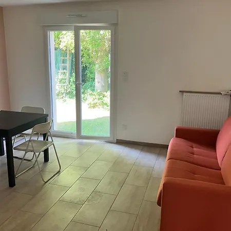 Dans Maison En Colocation Proche Paris Et In Shared House Guest house Vaires-sur-Marne